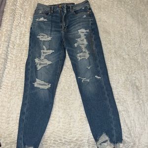 American eagle highest rise mom jean size 6, 28 W.